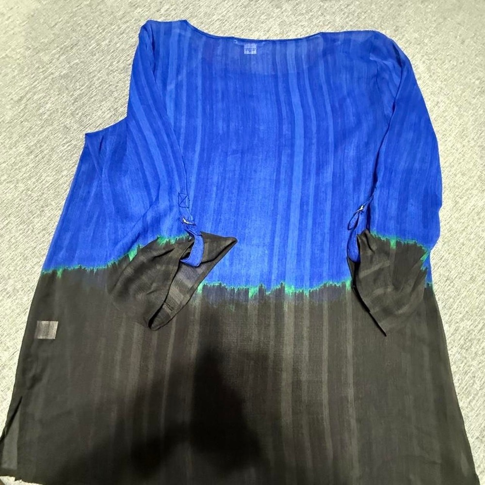 Liz Claiborne blue and black gradient blouse. Dressy. Business. Office.